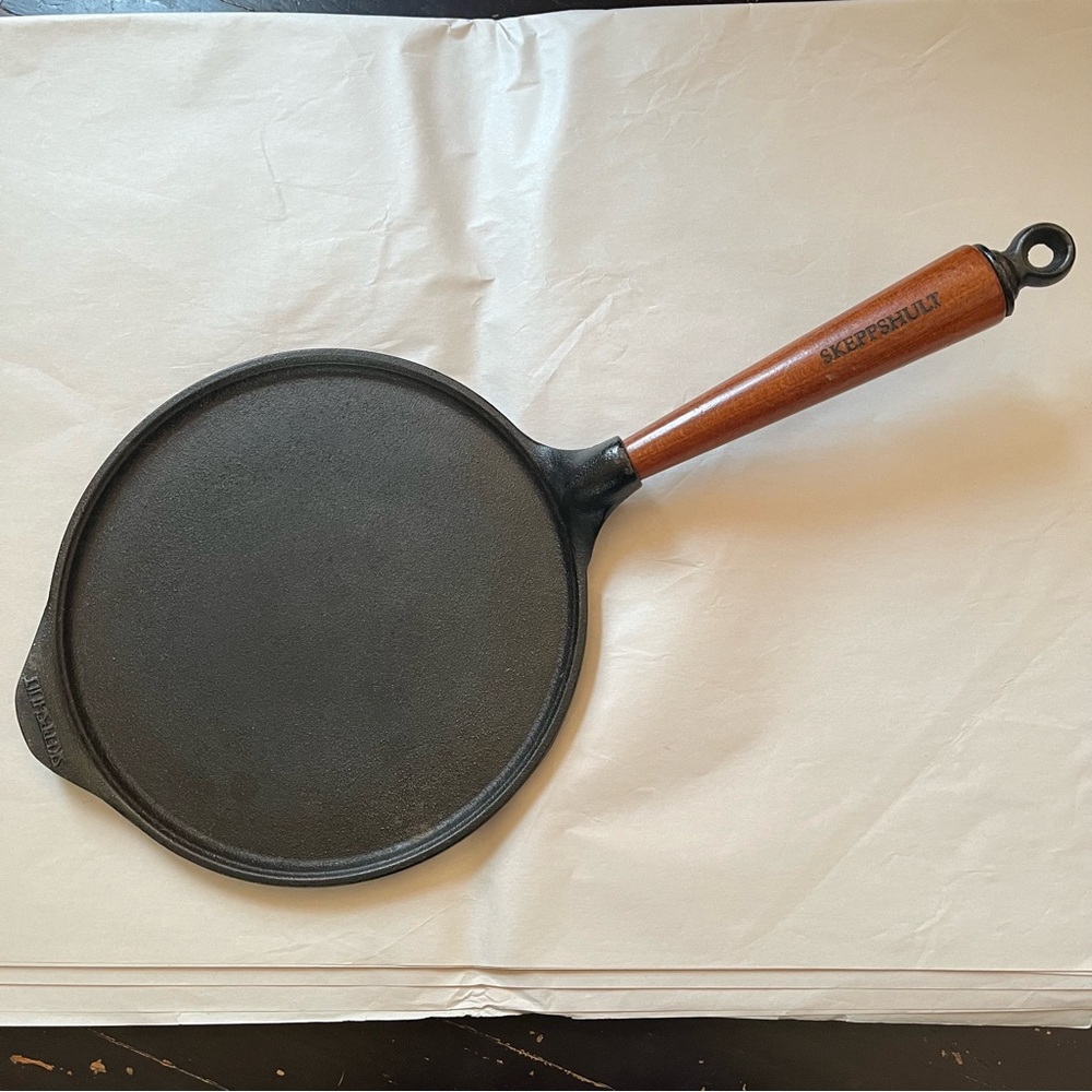 Skeppshult 9" Cast Iron Pancake Pan Walnut Handle Crepe Sweden Swedish Flat Low